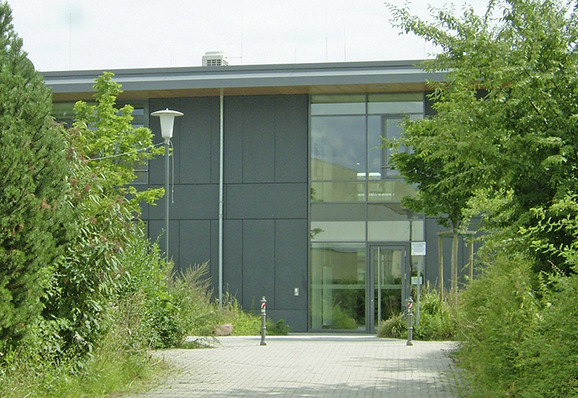 



1
 Das Sportzentrum Süd in Kirchheim bei Heidelberg. Die Stadtwerke liefern hier als Contractor der Stadt Wärme aus Holzpellets. 
