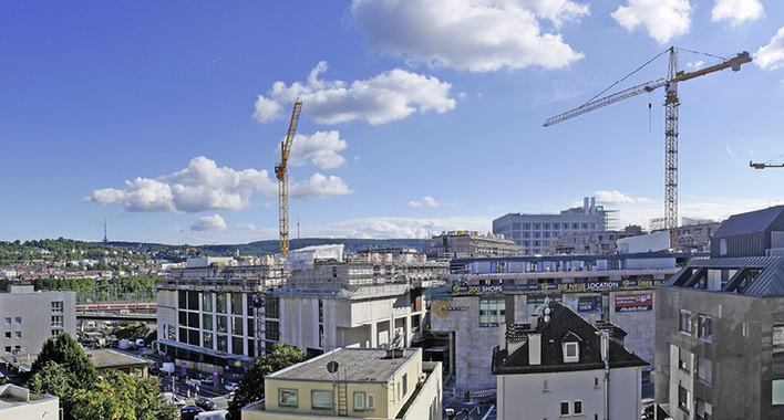 



1
 Schon bevor die Baugrube für den Stuttgarter Tiefbahnhof ganz ausgehoben ist, wird das umliegende Gelände mit vielen Baumaßnahmen erschlossen. Das Einkaufszentrum Milaneo (im Vordergrund) wurde mit modernsten Wärme- und Wasserzählern ausgestattet. Die Stuttgarter Stadtbibliothek am Mailänder Platz (im Hintergrund) erhielt schon 2012 Wärmezähler, die seitdem zuverlässig ihre Daten an die Hausautomation liefern. 
