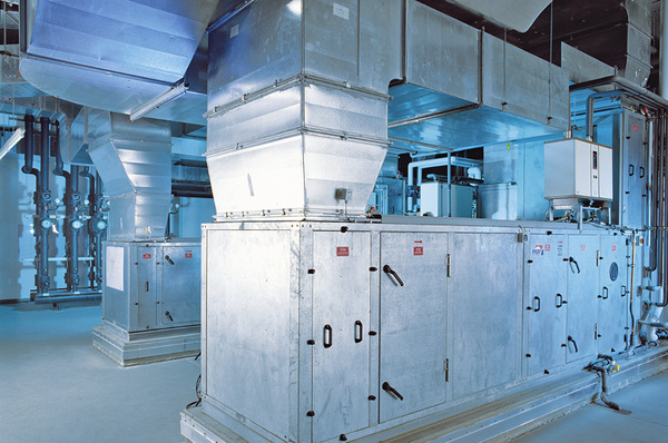 



1
 RLT-Anlage: Soll eine Kühlung der Zuluft nachgerüstet werden, bietet sich die Integration eines Inverter-Split-Systems an. 
