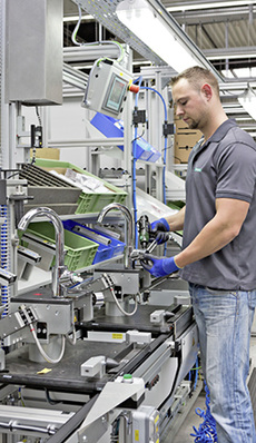 



Armaturenfertigung bei Hansgrohe. 2014 stieg der Inlandsumsatz um 6,3 %. 
