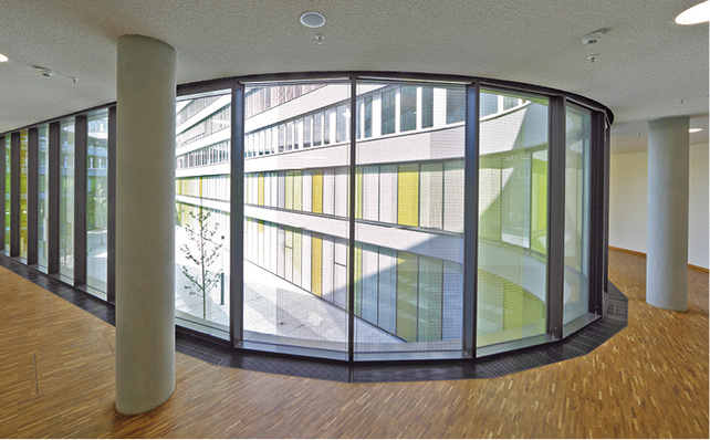 
1
 Gewähren freie Sicht: Unterflurkonvektoren in ihrer typischen Einbausituation. 



