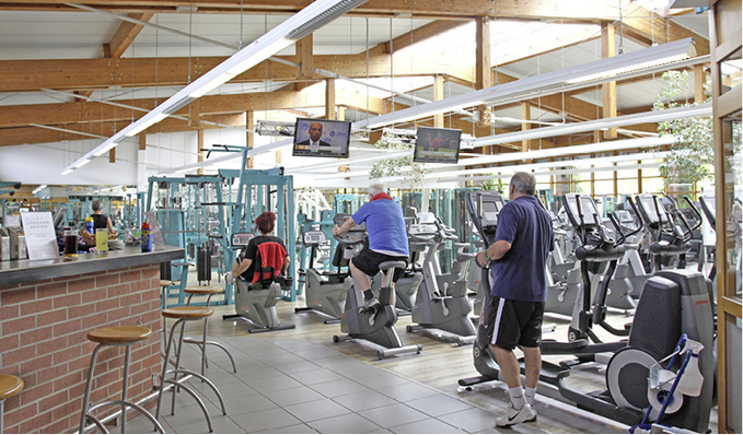 
1
 Bis zu 450 Personen besuchen täglich Beyer’s Aktiv-Park in Zirndorf, Landkreis Fürth. Entsprechend hoch ist der Energiebedarf. Die Energiekosten ließen sich allerdings durch eine Modernisierung der Energiebereitstellung erheblich senken. 



