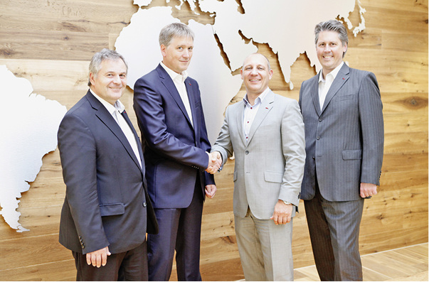 



Dr.-Ing. Bernhard Müller (Unternehmensbereichsleiter AL-KO Lufttechnik), Gerhard Oelze (GF LKV / Verkaufsleiter Nord AL-KO Therm), Stefan Kober (CEO AL-KO Kober SE), Dr. Nico Reiner (CFO AL-KO Kober SE). 

