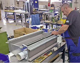 



Im LTG-Werk in Weil der Stadt wurden durch eine neue Anordnung der Arbeitsplätze die Wege verkürzt und der Materialfluss optimiert. 
