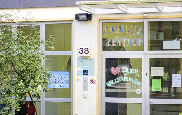 



1
 Im Essener Kindergarten in der Steeler Straße werden 96 Kinder in fünf Gruppen von 18 Erzieherinnen betreut. 
