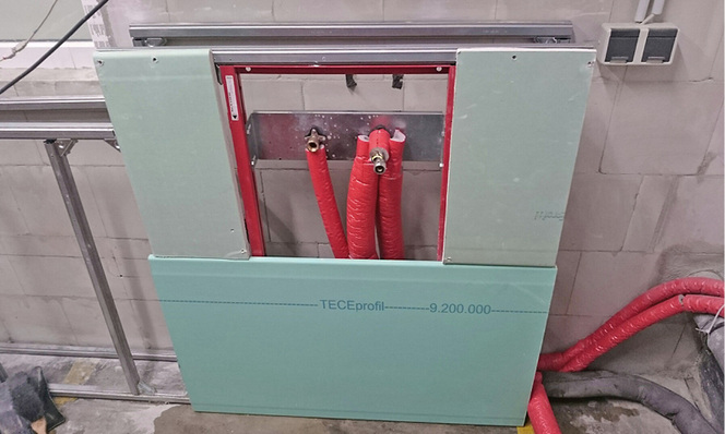 



1
 Versuchsstand zur Ermittlung von Temperaturverläufen in Trinkwasserinstallationen – hier mit einer Ringinstallation für Kaltwasser und einer T-Stück-Installation für Warmwasser. 
