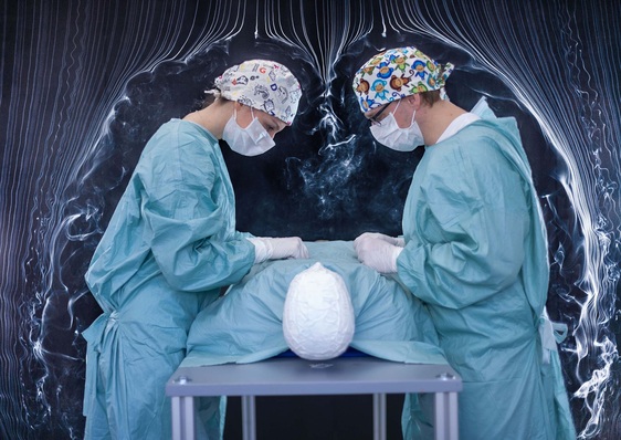 Damit sich eine Wunde nicht infiziert, ist es wichtig, dass die Luft über dem Operationsfeld keimfrei ist.