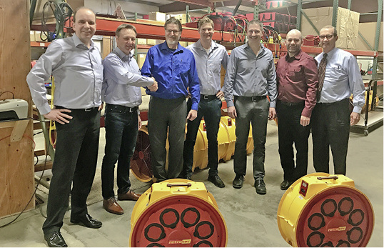 



Erfolgreicher Abschluss in Amerika (v. l.): Elmar Schrader, Johannes Lötfering (beide Wöhler), Colin Genge (Wohler Retrotec), Brian Gebers (Wöhler) sowie Ben Walker, Darren Kennedy und Thomas Gilman (Wohler Retrotec).

