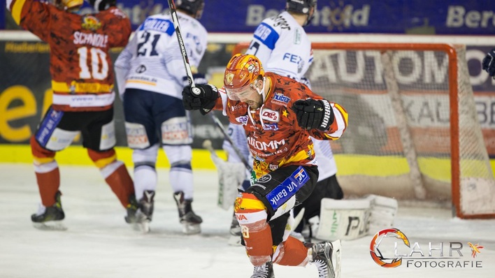 Der ESV Kaufbeuren, hier ein Bild aus der letzten Saison, hat sich in der DEL2 bereits auf einen mittleren Tabellenplatz vorgearbeitet.