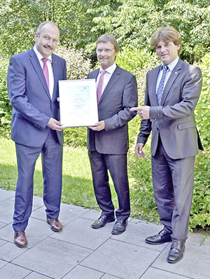 



Übergabe der Mitgliedsurkunde: Joachim Maiworm (Kemper), Günther Mertz (BTGA), Ulrich Petzolt (Kemper). 
