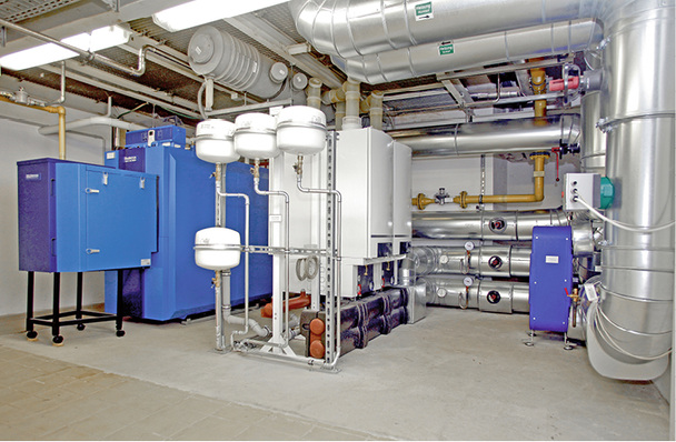 
1
 Buderus-Referenzobjekt Hotel auf der Wartburg mit mehreren Wärmeerzeugern: Heiztechnische Einrichtungen benötigen Platz, um sie günstig zu errichten und fachgerecht zu betreiben. 



