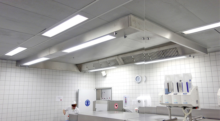 
1
 Pflegeleichte Edelstahl-Lüftungsdecke in einer Satelliten-Küche der Uni-Mensa Leipzig. 



