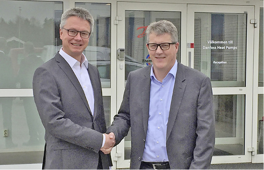 



Stiebel Eltron erwirbt Danfoss Värmepumpar AB (Thermia). Dr. Kai Schiefelbein (links), Geschäftsführer der Stiebel-Eltron-Gruppe, und Troels H. Petersen, Head of Corporate Strategy, Danfoss A/S. 
