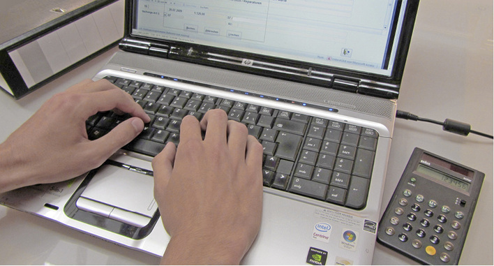 



1
 Unternehmen, deren Buchhaltung GoBD-konform ist, sind bei Betriebsprüfungen auf der sicheren Seite. Software unterstützt dabei nur – GoBD-Konformität wird durch das Handeln Einzelner im Unternehmen erzielt; …
