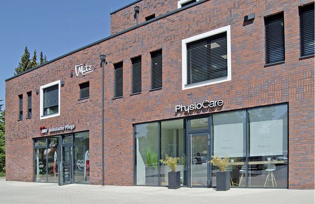 



1
 Neubau der Zahnarztpraxis von Alexander Matz in Oldenburg mit einem druckneutralen, dezentralen Lüftungssystem. 
