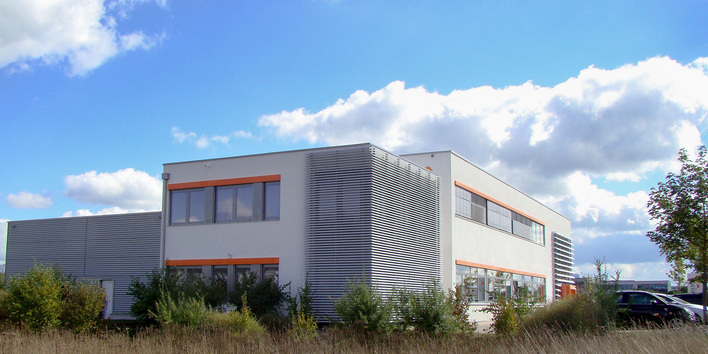 An die Nordseite des varmeco-Stammhauses angedockter Anbau.