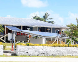 Der Inselstaat Tokelau im Südpazifik ist das erste Land der Welt, das sich zu 100 % mit Solarstrom versorgt. (Quelle: SMA / Alexander Kaemmerer)