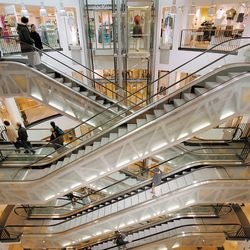 Seit 120 Jahren bewegen Rolltreppen. (Quelle: obs / Schindler Deutschland)